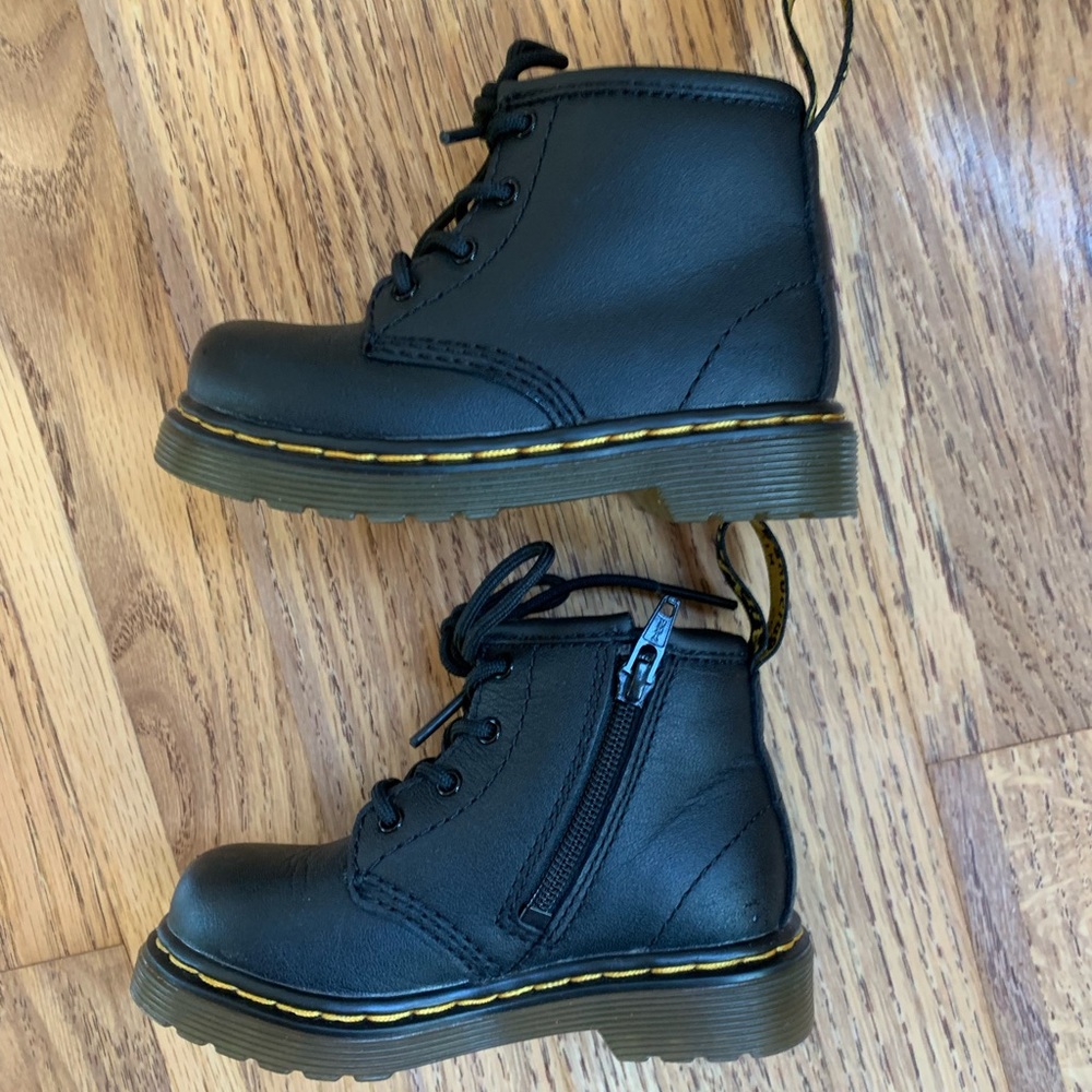 Dr.Martens Infant/toddler 1460 leather boot Sz 6